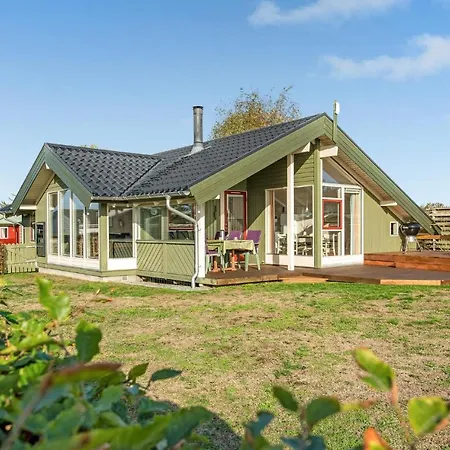 3 Bedroom Lovely In Дом отдыха
